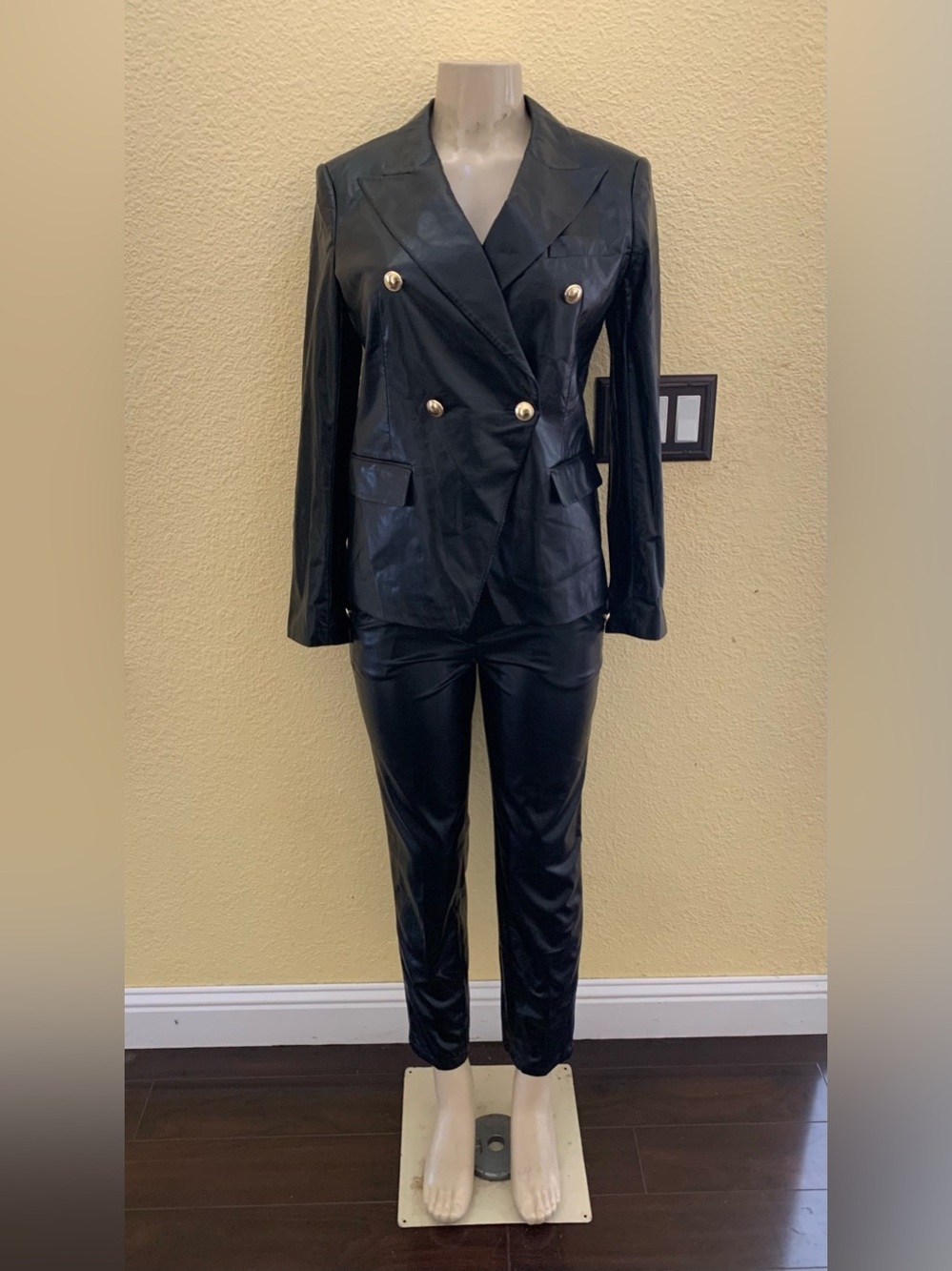 NWOT Michael Kors Size 4 Black Faux Leather 2pc Blazer & Pants Suit Set